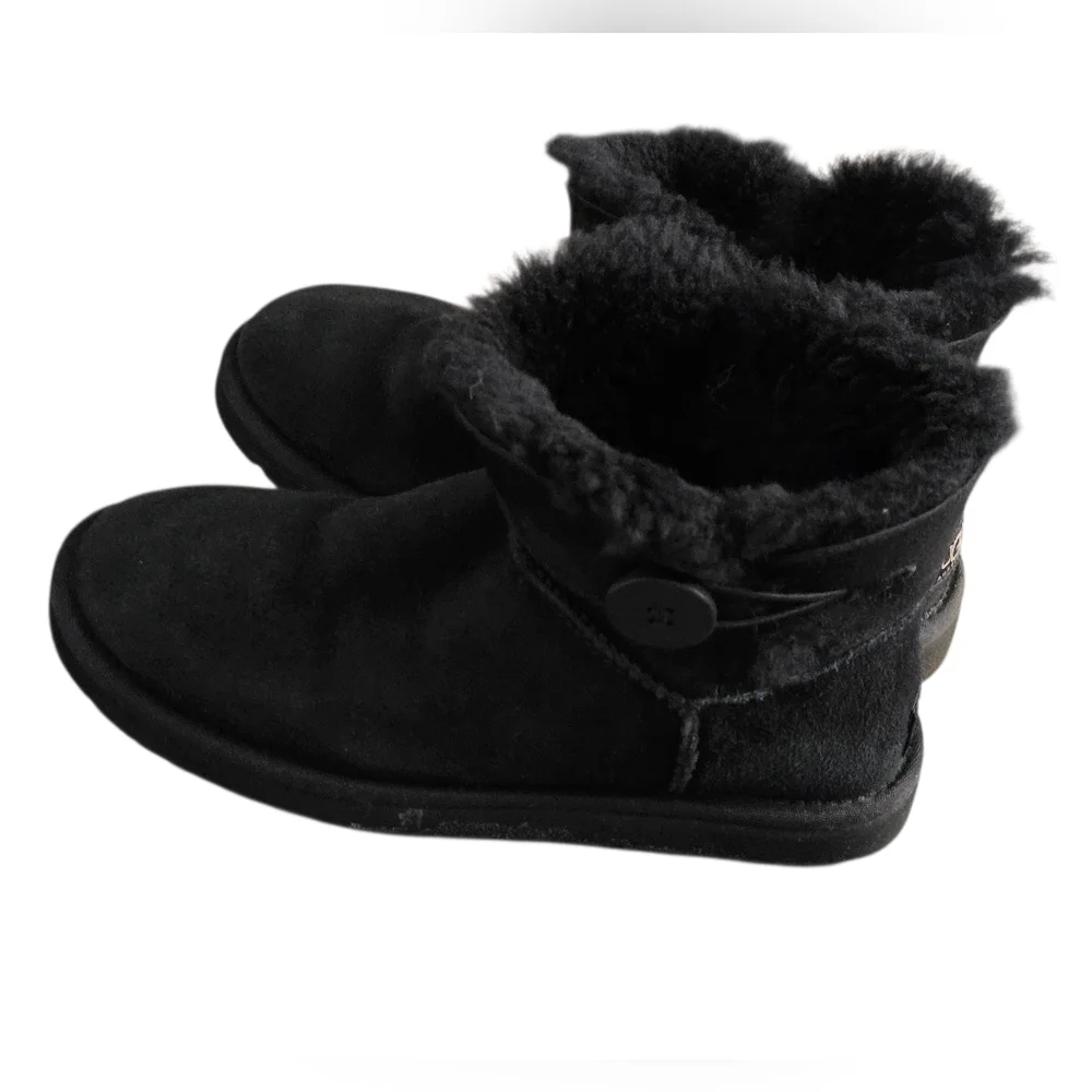 UGG Australia Mini Bailey Black Button Logo Detail Boots Size 8 Warm Cozy Core